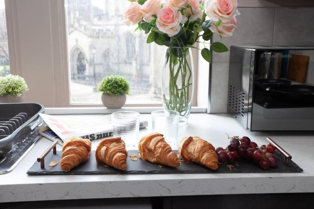 Stylish Central Location 2Bd Apartment ウィガン エクステリア 写真